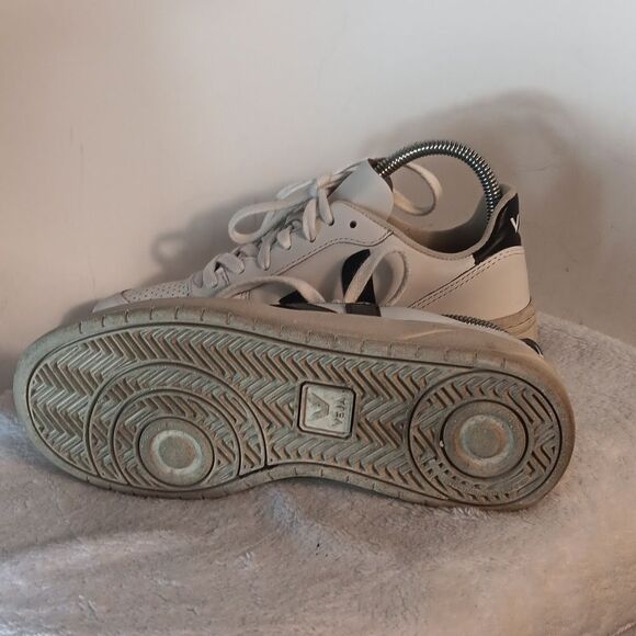 Veja White Leather Sneakers - Picture 4 of 6